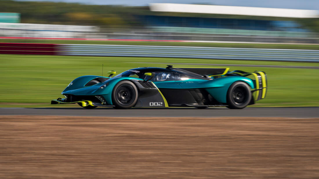 Im Aston Martin Valkyrie Amr Pro Auf Der Rennstrecke Auto Motor Und Sport