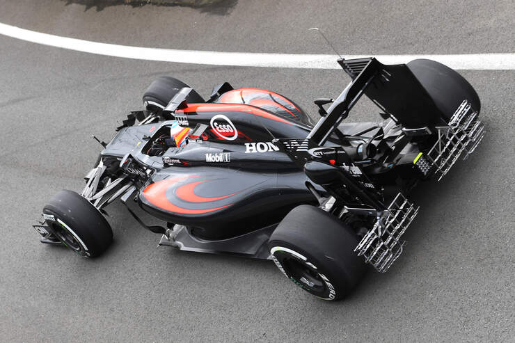 Fernando-Alonso-McLaren-Silverstone-Test