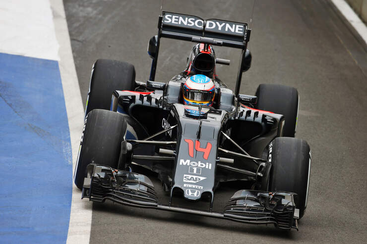 Fernando-Alonso-McLaren-Silverstone-Test