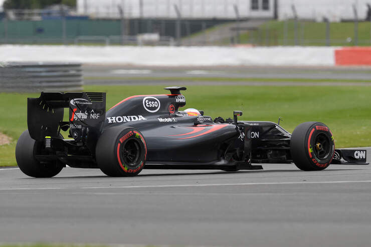 Fernando-Alonso-McLaren-Silverstone-Test