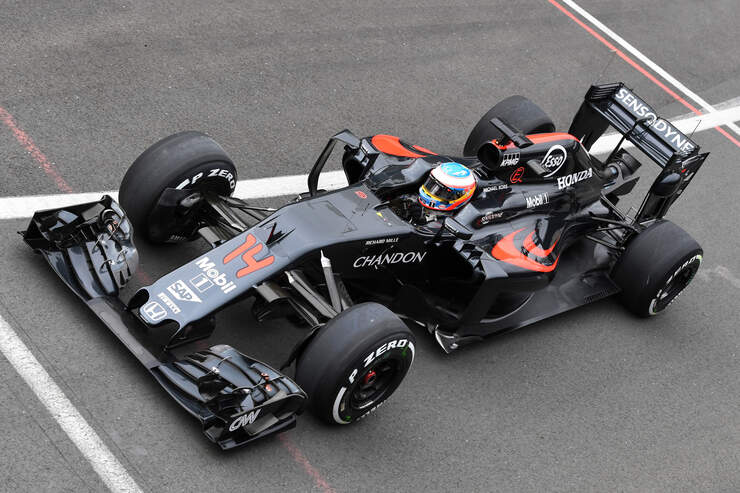 Fernando-Alonso-McLaren-Silverstone-Test