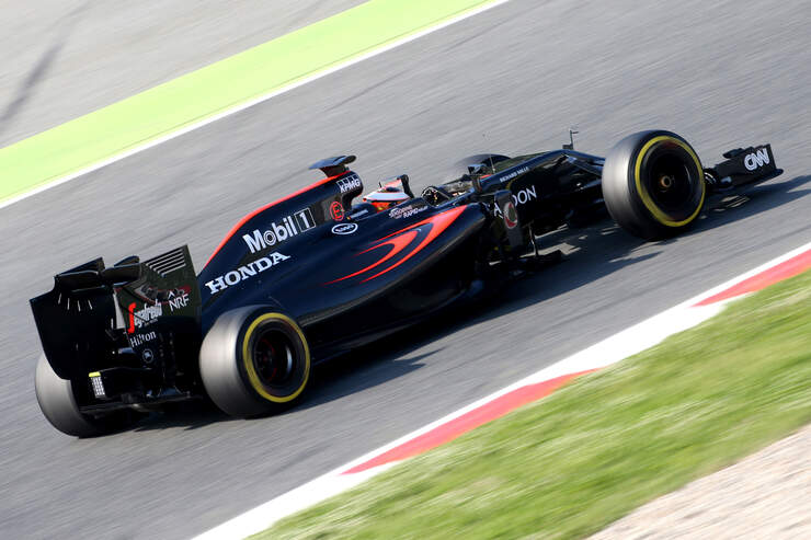 Stoffel-Vandoorne-McLaren-Barcelona-Test