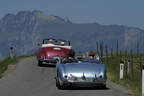  Silvretta Classic 2010 - Tag 1 Impressionen - Austin_healey und Mercedes Cabrio vor Bergpanorama
