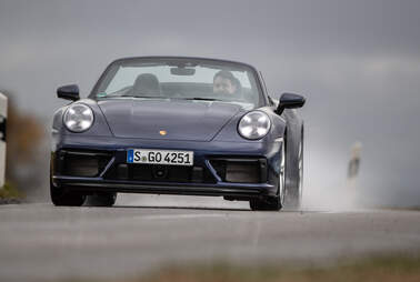Porsche 911 Carrera 4 GTS Cabrio