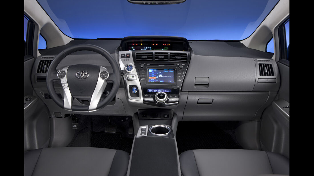 0111, Toyota Prius V, Cockpit