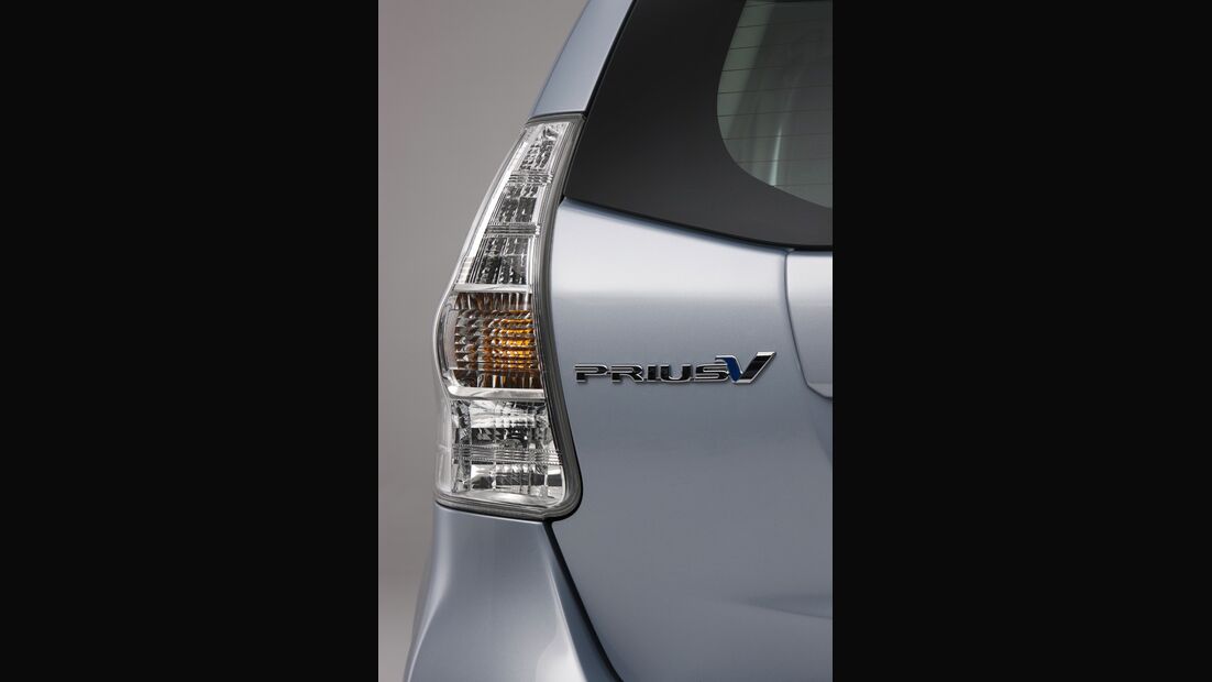 0111, Toyota Prius V, Rücklicht