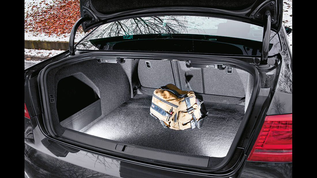 0111, ams 02/2011, VW Passat 1.8 TSI Limousine, Kofferraum