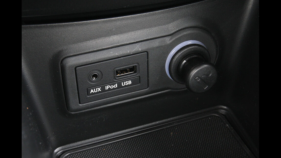 0111, ams 25/2010, Hyundai ix20 Blue 1.6 Comfort, USB Aux anschluss