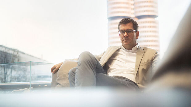 02/2022, Dr. Jens Thiemer BMW Senior Vice President Customer & Brand