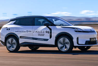Plug-in-Hybrid Lynk & Co 08 mit Reichweiten-Rekord
