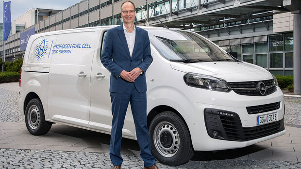 05/2021, Opel Vivaro-e Hydrogen und Opel-Chef Michael Lohscheller
