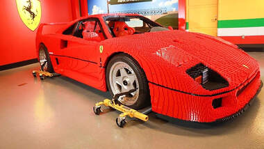 05/2022, Ferrari F40 aus Lego in Originalgröße
