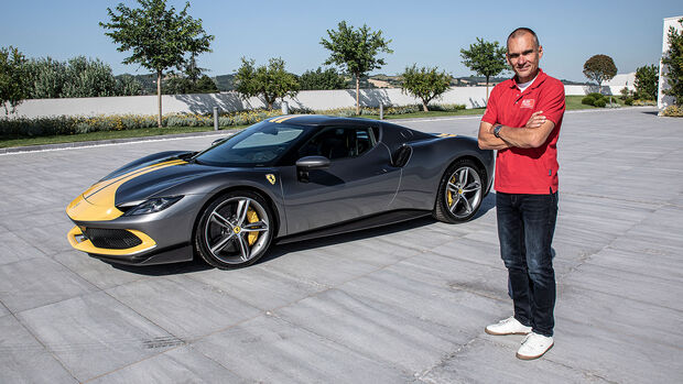 06/2021, Ferrari 296 GTB Assetto Fiorano mit auto motor und sport-Redakteur Jörn Thomas