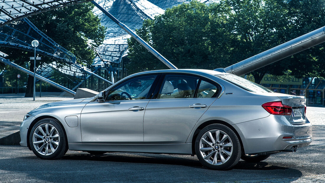 08/2015, BMW 330e Sperrfrist