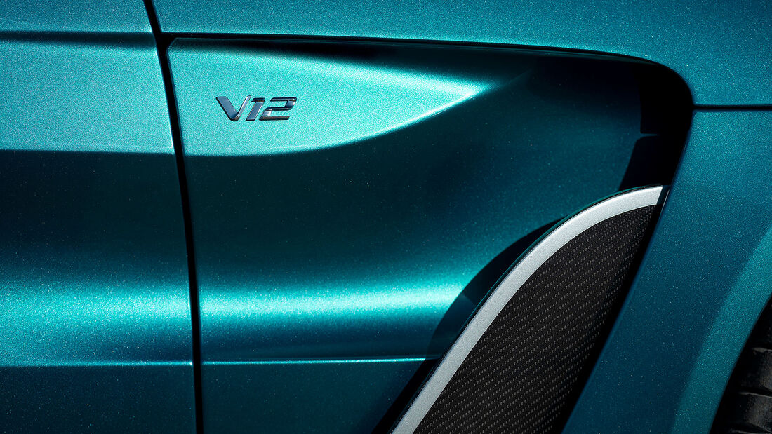 08/2022, Aston Martin V12 Vantage Roadster