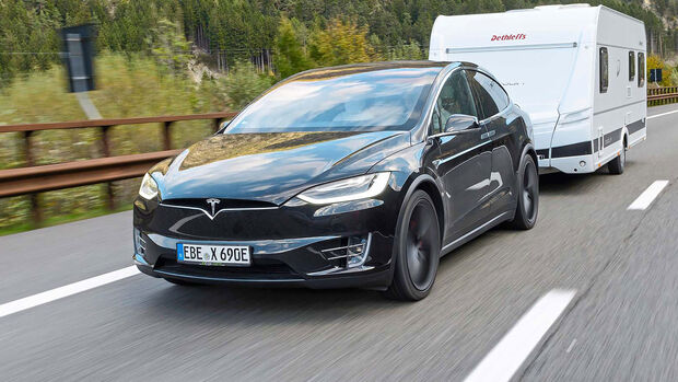 09/2019, Tesla Model X mit Dethleffs Caravan