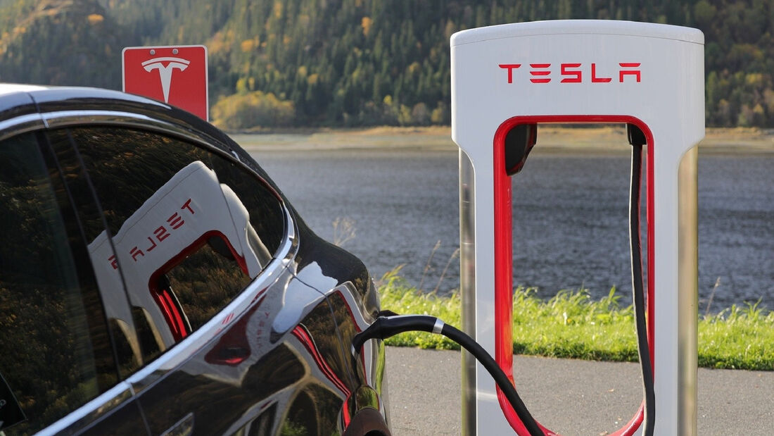 CCS Adieu: Fast alle Hersteller wechseln zu Tesla-Ladetechnik