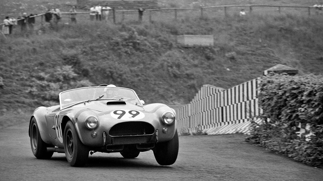1000 km Nürburgring 1964 Schlesser Attwood Shelby Cobra Startnummer 99 Platz 23