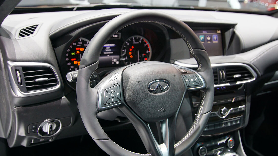 11/2015 Infiniti QX30 L.A. Autoshow