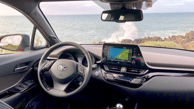 11/2019, Toyota C-HR Facelift Cockpit