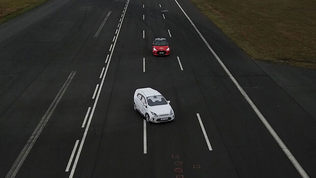 11/2021, Euro NCAP testet Autobahn-Assistenzsysteme Toyota Yaris