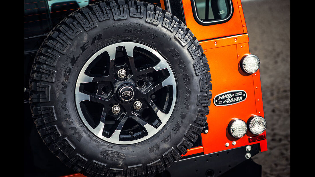 12/2014, Land Rover Defender Limited Edition Adventure