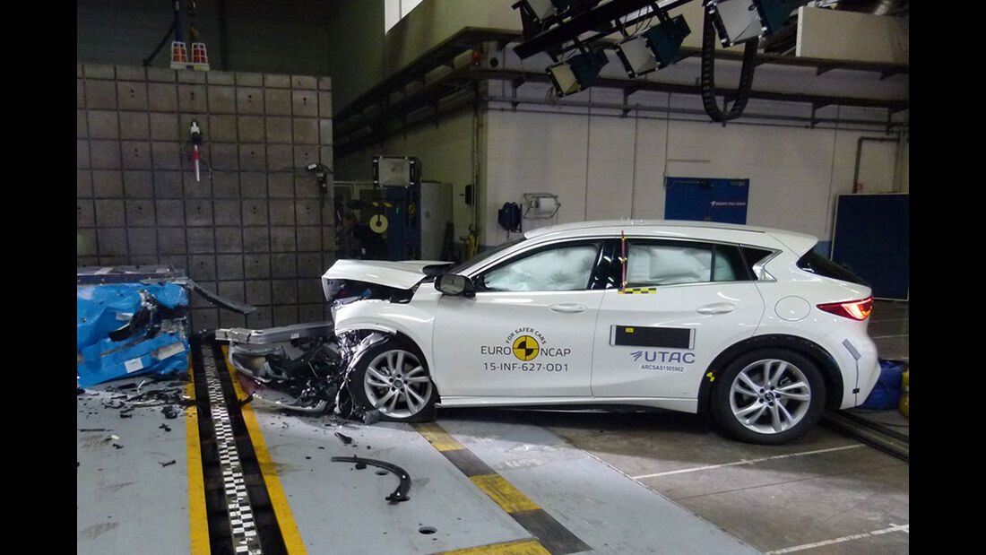 12/2015 EuroNCAP Crashtest Infiniti Q30.