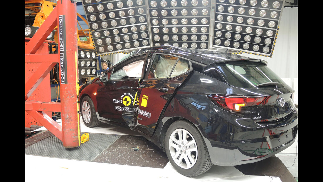 12/2015 EuroNCAP Crashtest Opel Astra