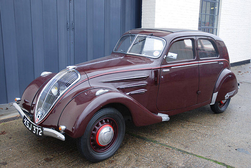 1937  Peugeot 302 Saloon