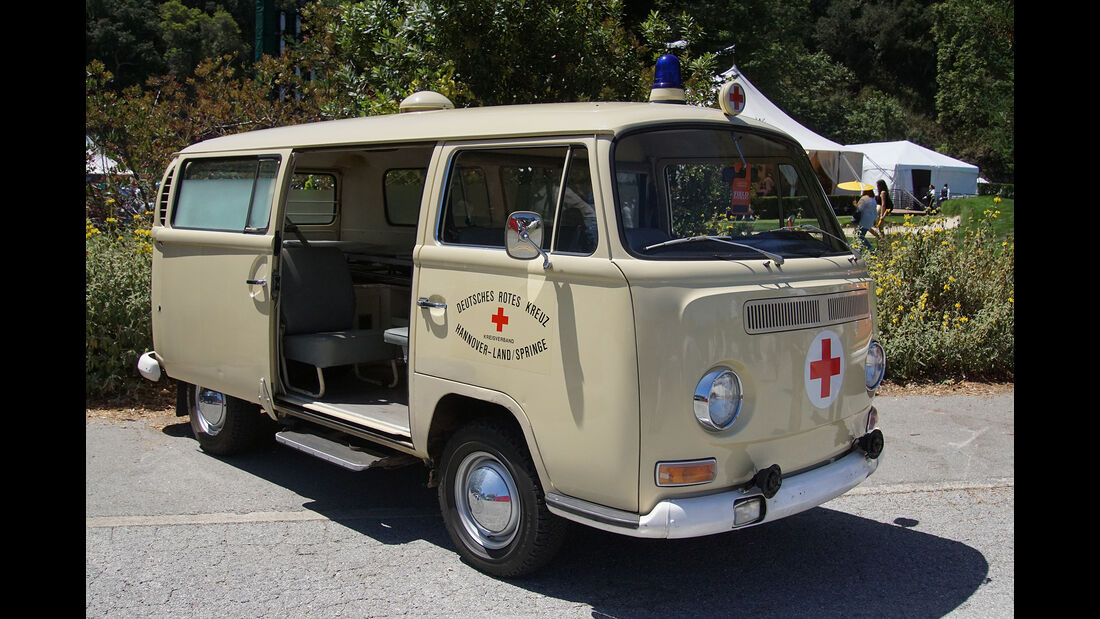 1968-VW-Type-271-Ambulance
