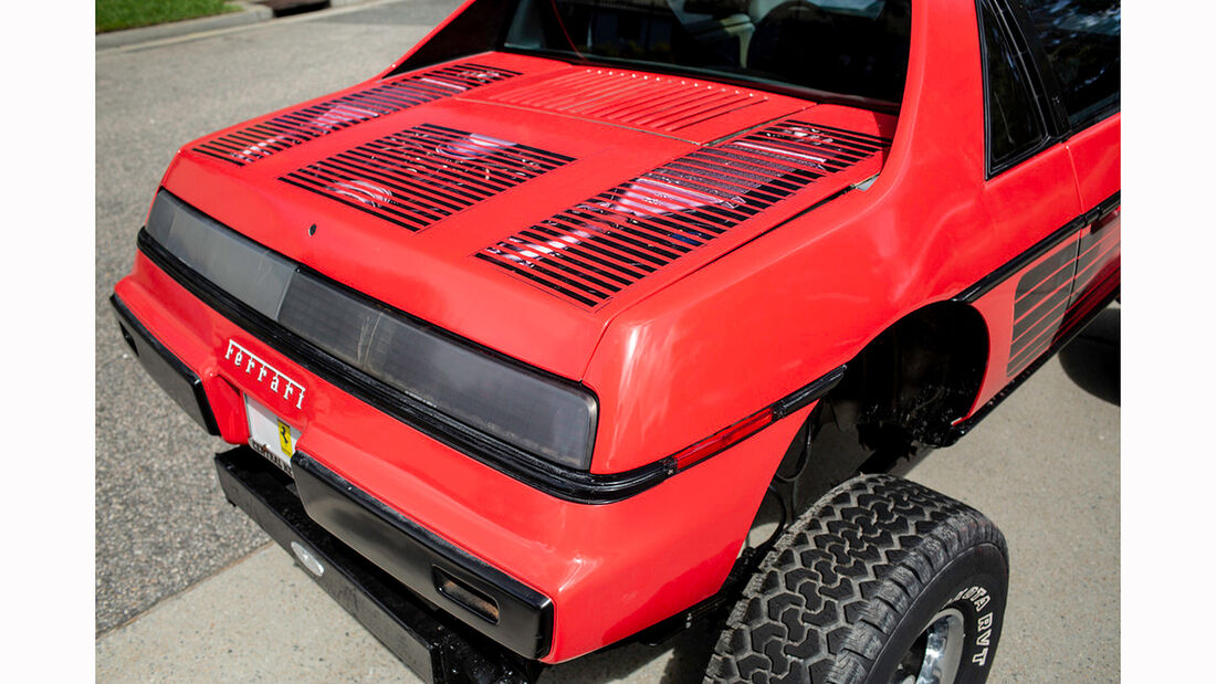 1984er Pontiac Fiero Custom Coupe