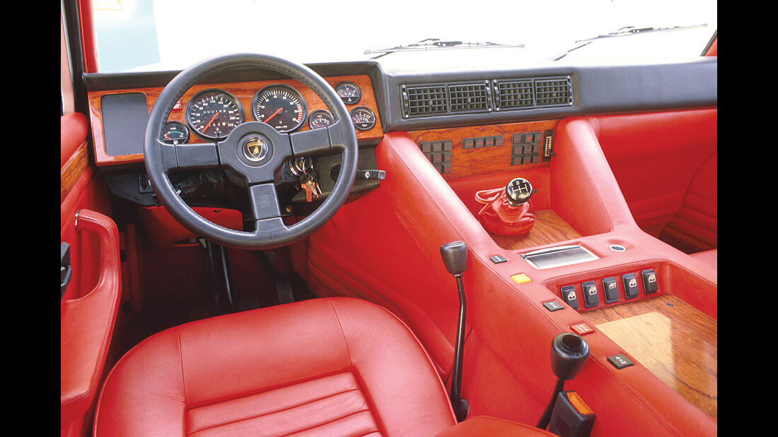 1986-1992 Lamborghini LM 002