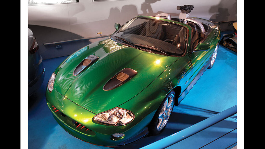 1998er Jaguar XKR James Bond Special Effects Car 