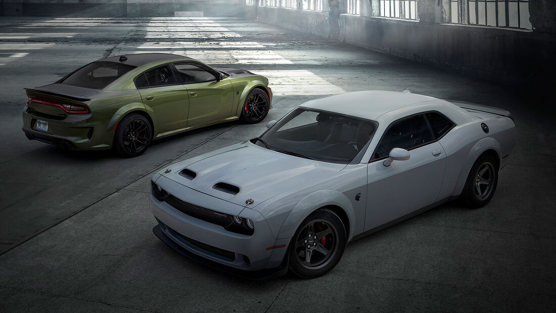 2023 Dodge Challenger SRT Super Stock und Charger SRT Hellcat mit SRT Black Appearance Package