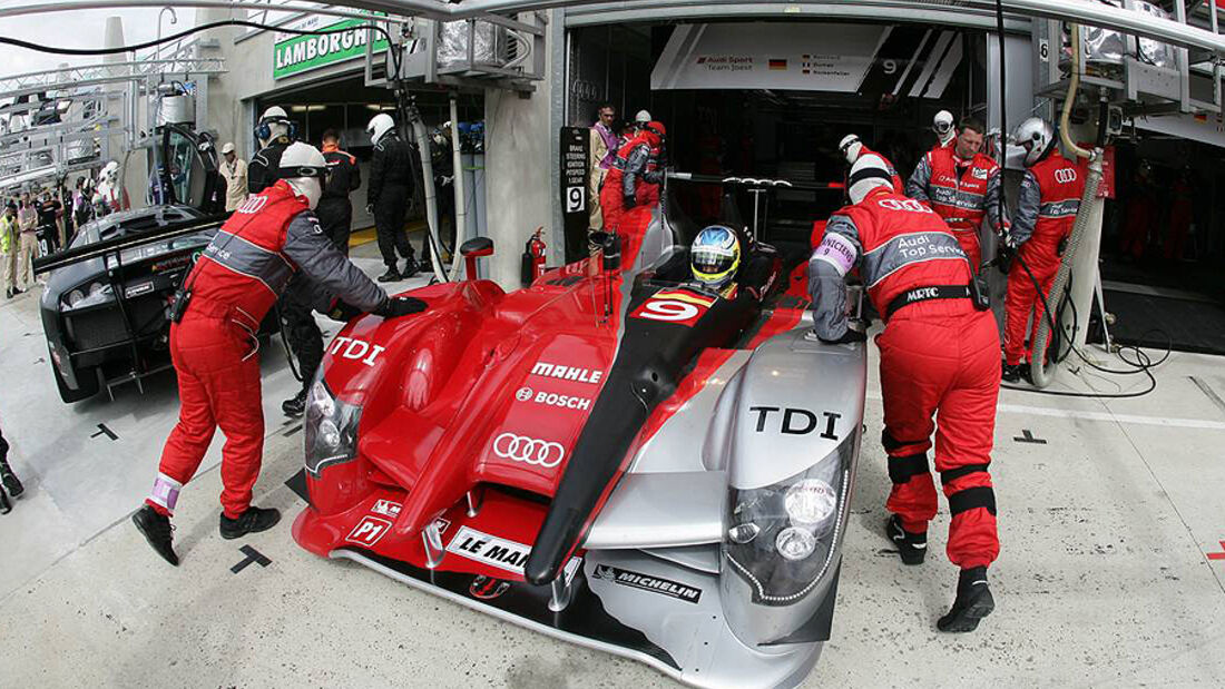 24h Le Mans Audi R15 TDI Box