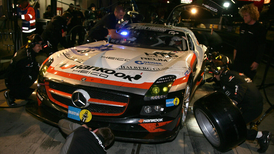 24h Rennen Nürburgring 2012 Box Heico-Mercedes SLS