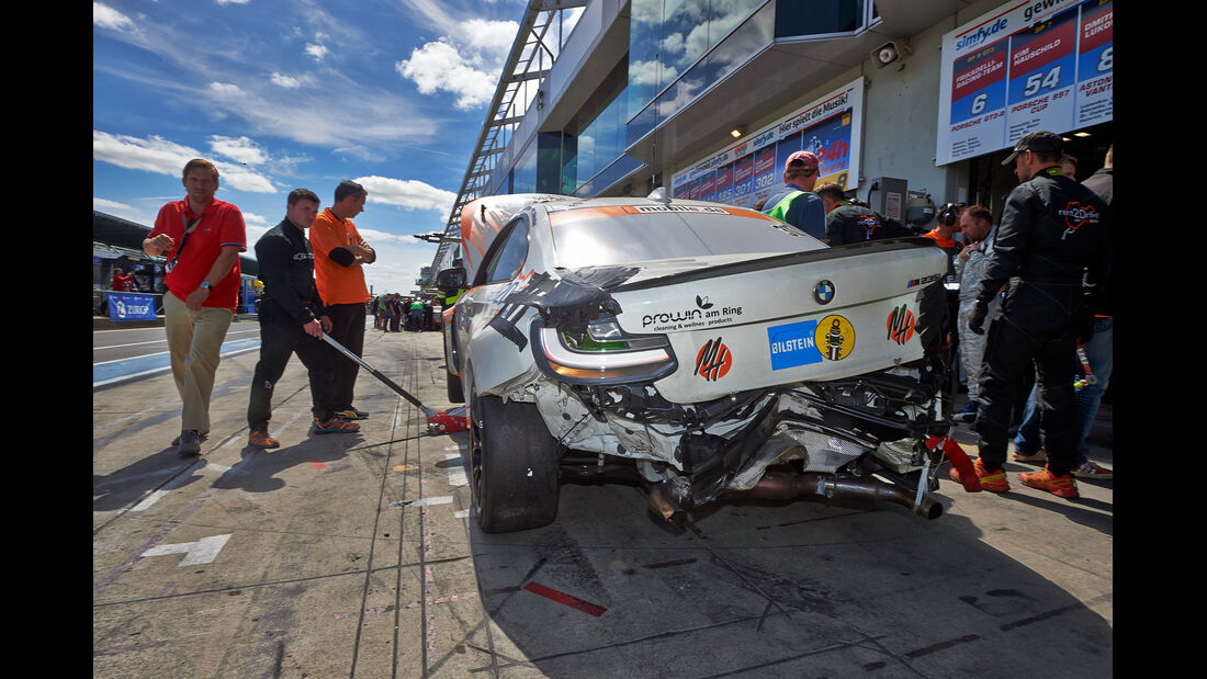 24h-Rennen Nürburgring 2014 - Unfälle - BMW M235i Racing