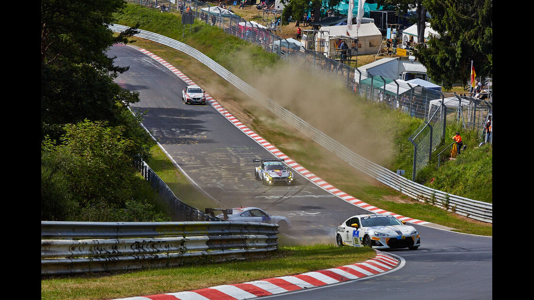 24h-Rennen Nürburgring 2014 - Unfälle - Porsche 997 - Toyota GT86