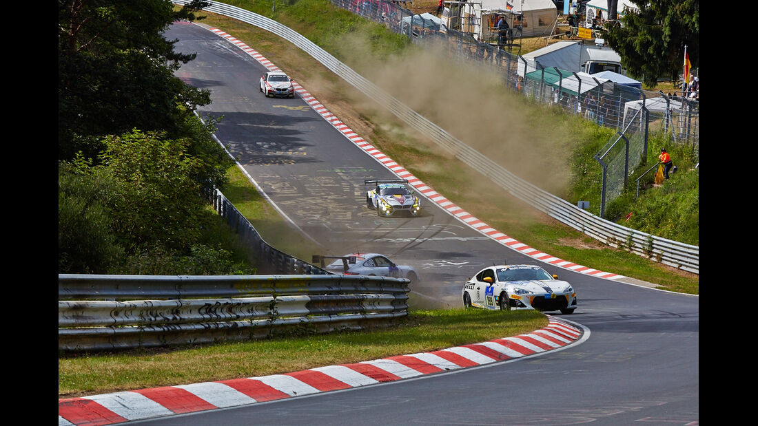 24h-Rennen Nürburgring 2014 - Unfälle - Porsche 997 - Toyota GT86