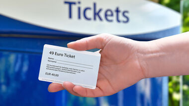 49-Euro-Ticket Deutschlandticket Symbolbild