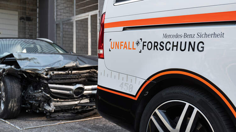 Mercedes Benz Unfallforschung 50 Jahre Fur Die Sicherheit Auto Motor Und Sport