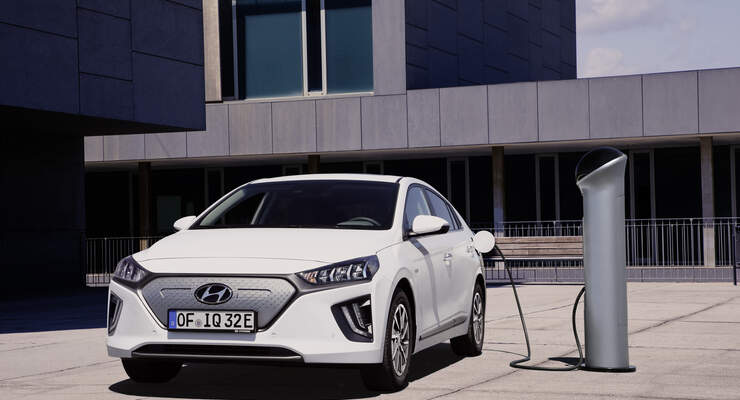 Hyundai Ioniq Elektro Mehr Antrieb Und Garantie Fur Die E Limousine Auto Motor Und Sport