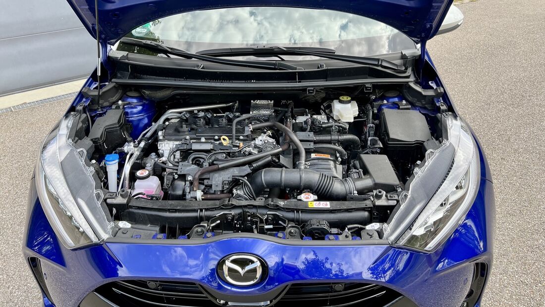 8/2022, Mazda 2 Hybrid