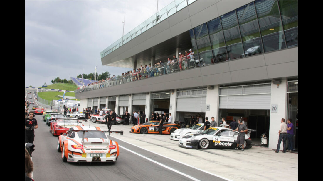 ADAC GT Masters, Boxengasse