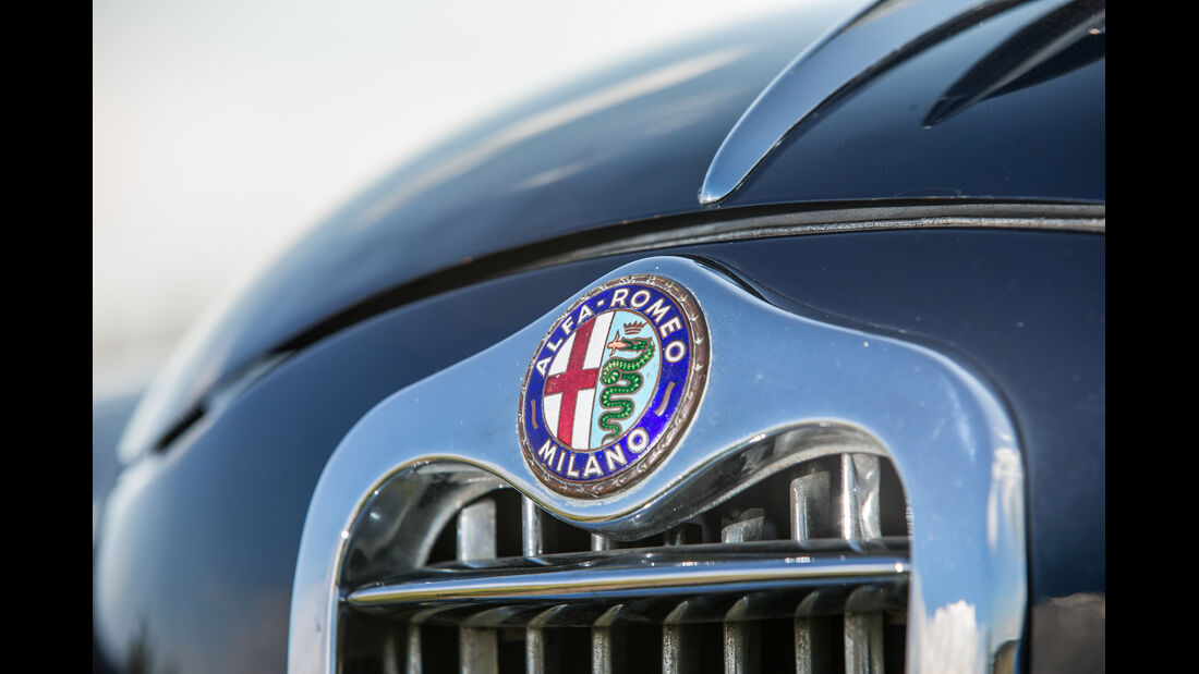 Alfa Romeo 1900, Kühlergrill, Emblem