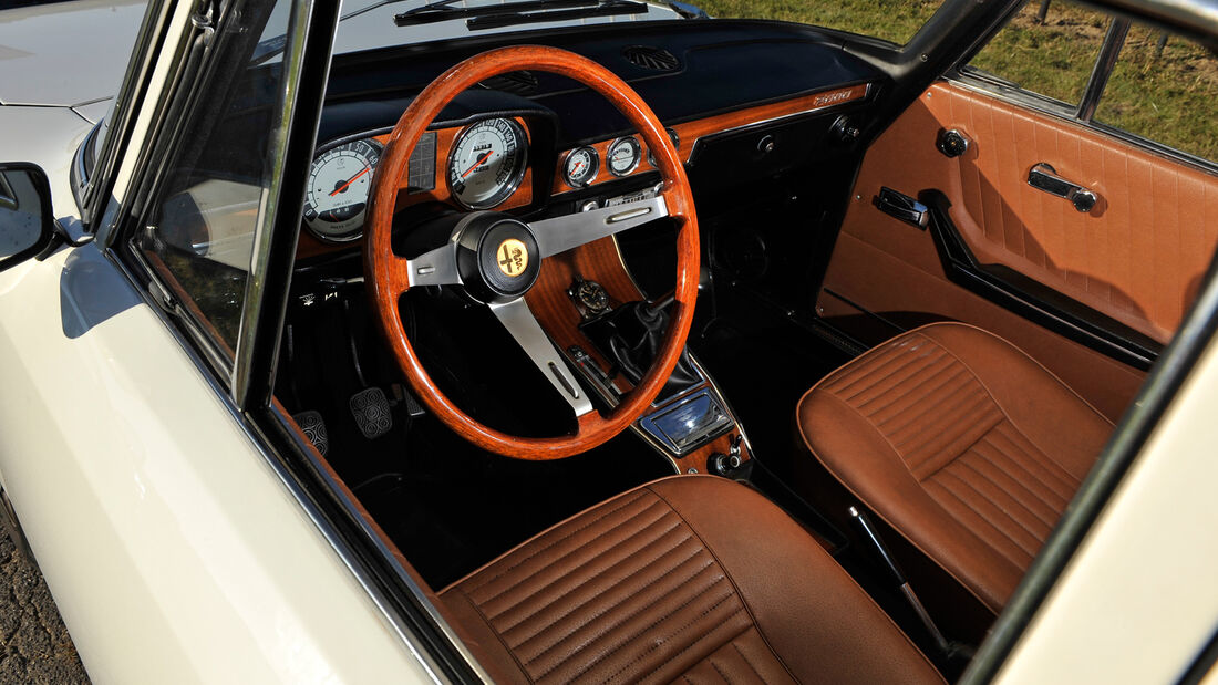 Alfa Romeo 2000 Berlina, Cockpit