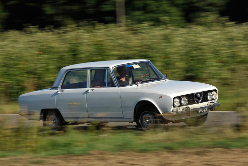 Alfa Romeo 2000 Berlina, Seitenansicht