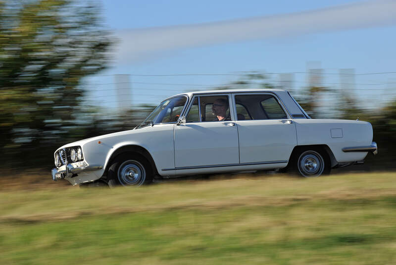 Alfa Romeo 2000 Berlina, Seitenansicht