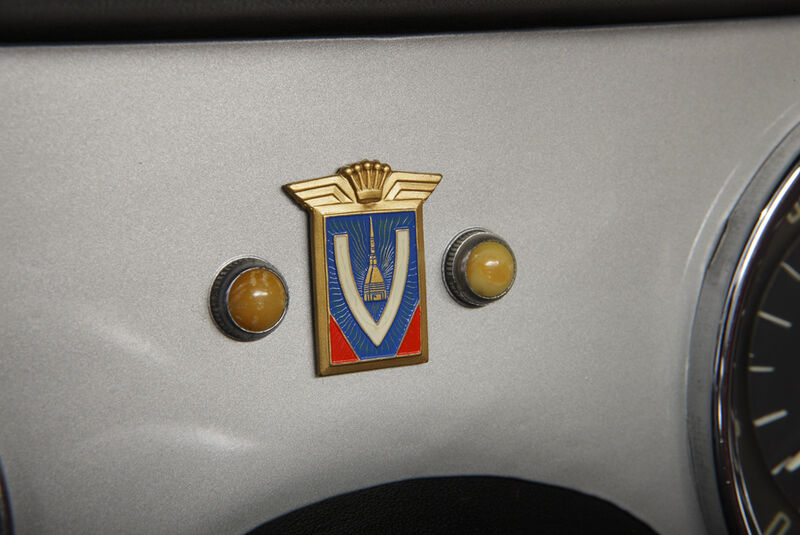 Alfa Romeo 2000 S Vignale-Coupé (1958), Schalttafel Logo