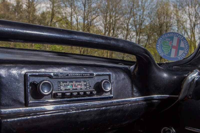 Alfa Romeo 2600 Spider, Radio